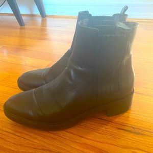 Black leather Chelsea boots